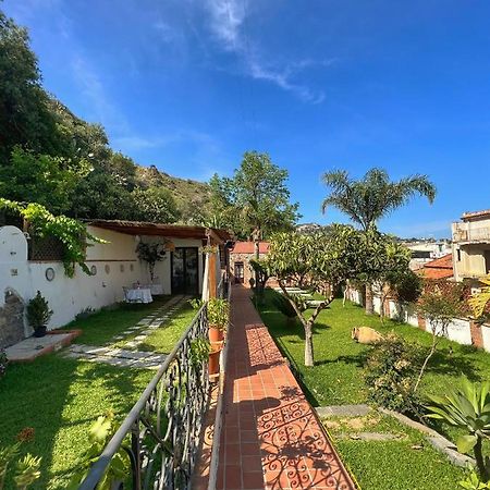 גיארדיני נאקסוס B&B Villa Vittoria מראה חיצוני תמונה