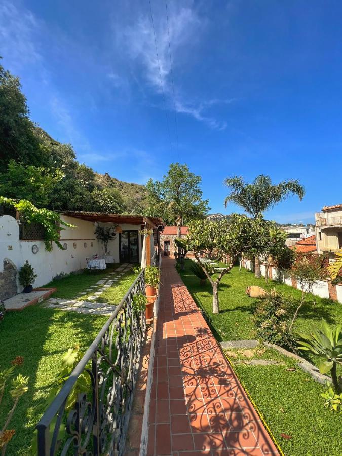 גיארדיני נאקסוס B&B Villa Vittoria מראה חיצוני תמונה