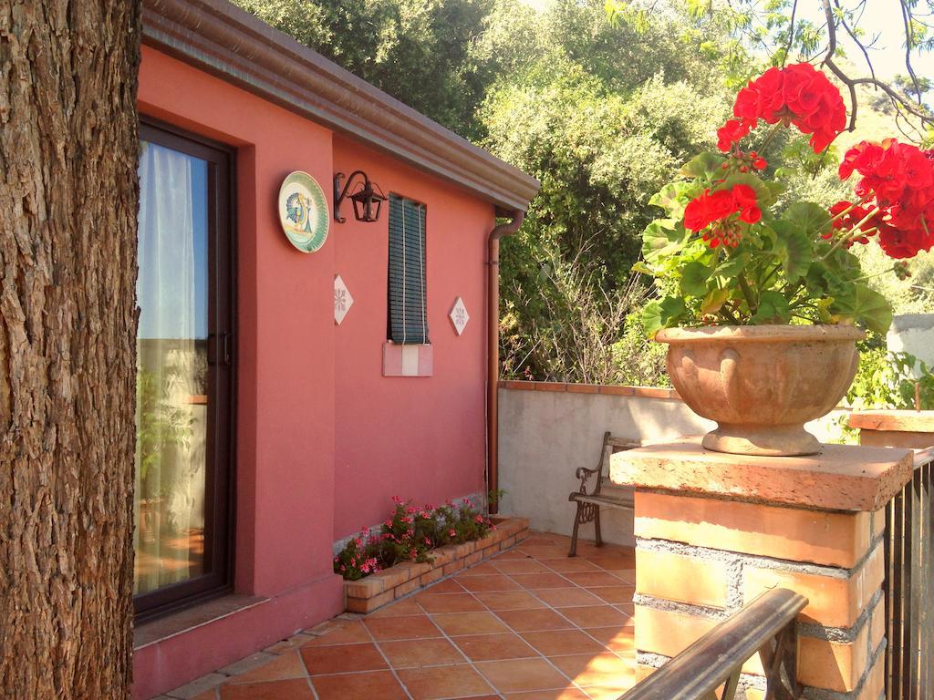 גיארדיני נאקסוס B&B Villa Vittoria מראה חיצוני תמונה