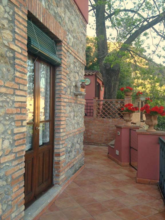 גיארדיני נאקסוס B&B Villa Vittoria מראה חיצוני תמונה
