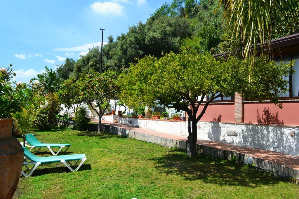 גיארדיני נאקסוס B&B Villa Vittoria מראה חיצוני תמונה