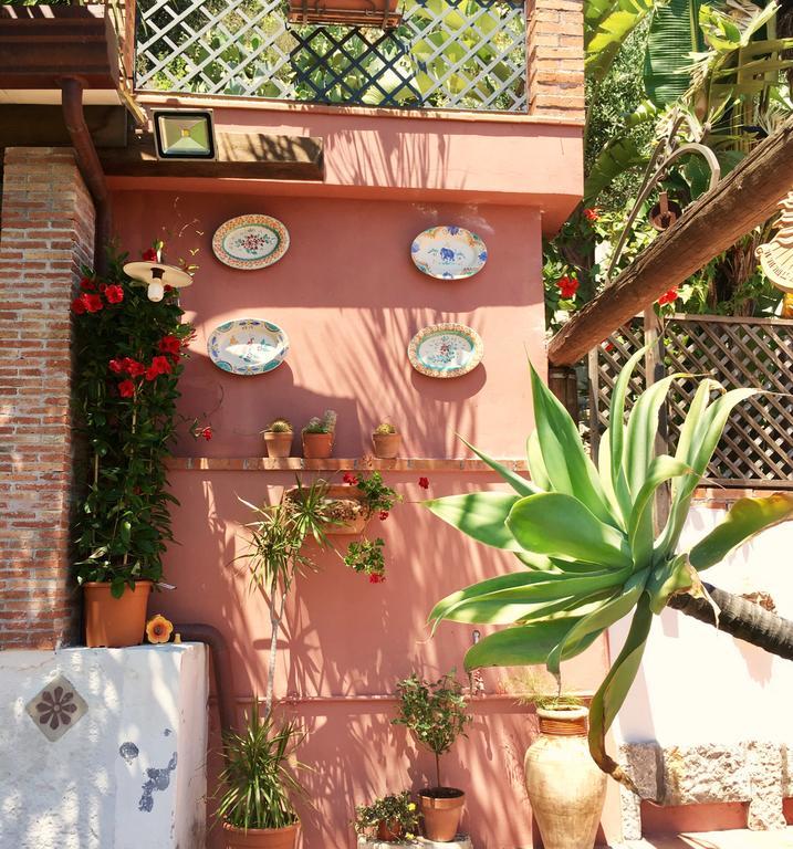 גיארדיני נאקסוס B&B Villa Vittoria מראה חיצוני תמונה