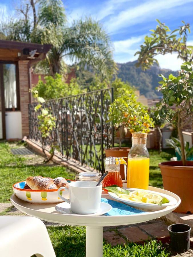 גיארדיני נאקסוס B&B Villa Vittoria מראה חיצוני תמונה