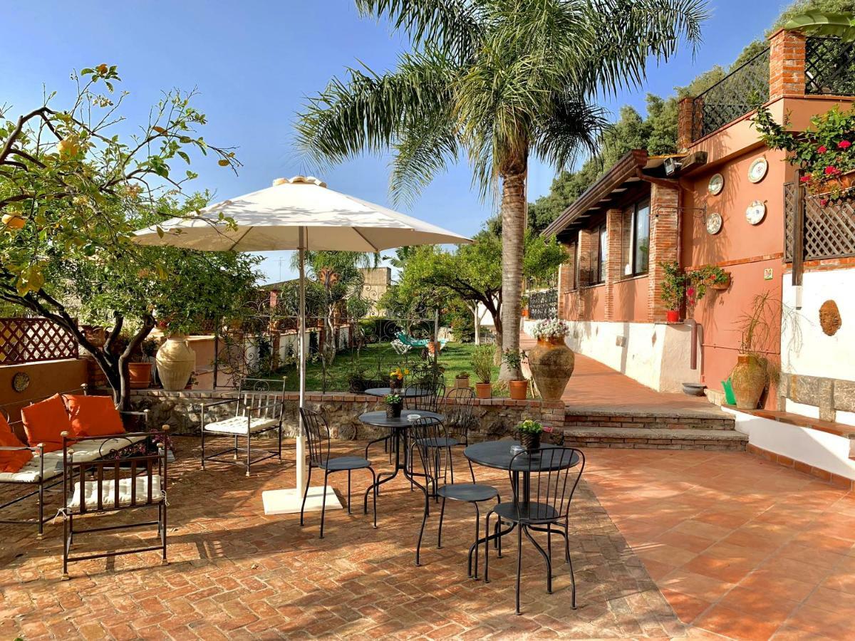 גיארדיני נאקסוס B&B Villa Vittoria מראה חיצוני תמונה