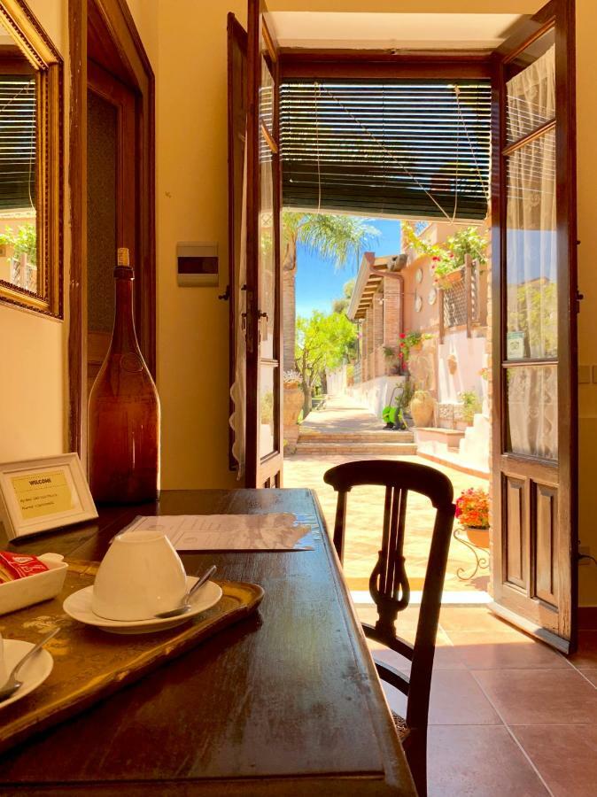 גיארדיני נאקסוס B&B Villa Vittoria מראה חיצוני תמונה