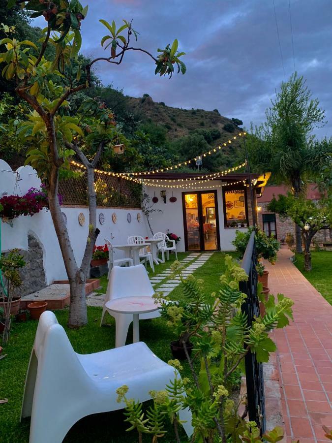 גיארדיני נאקסוס B&B Villa Vittoria מראה חיצוני תמונה